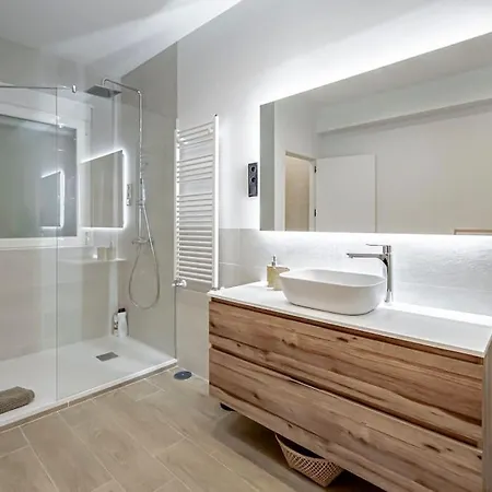 Stunning And Spacious Flat At Barrio De Las Letras Madrid Exterior photo