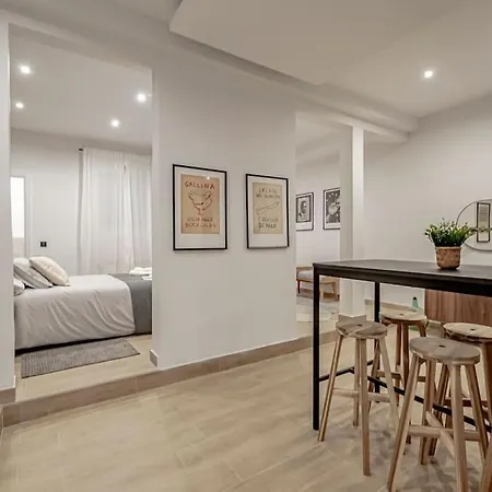Stunning And Spacious Flat At Barrio De Las Letras Madrid Exterior photo